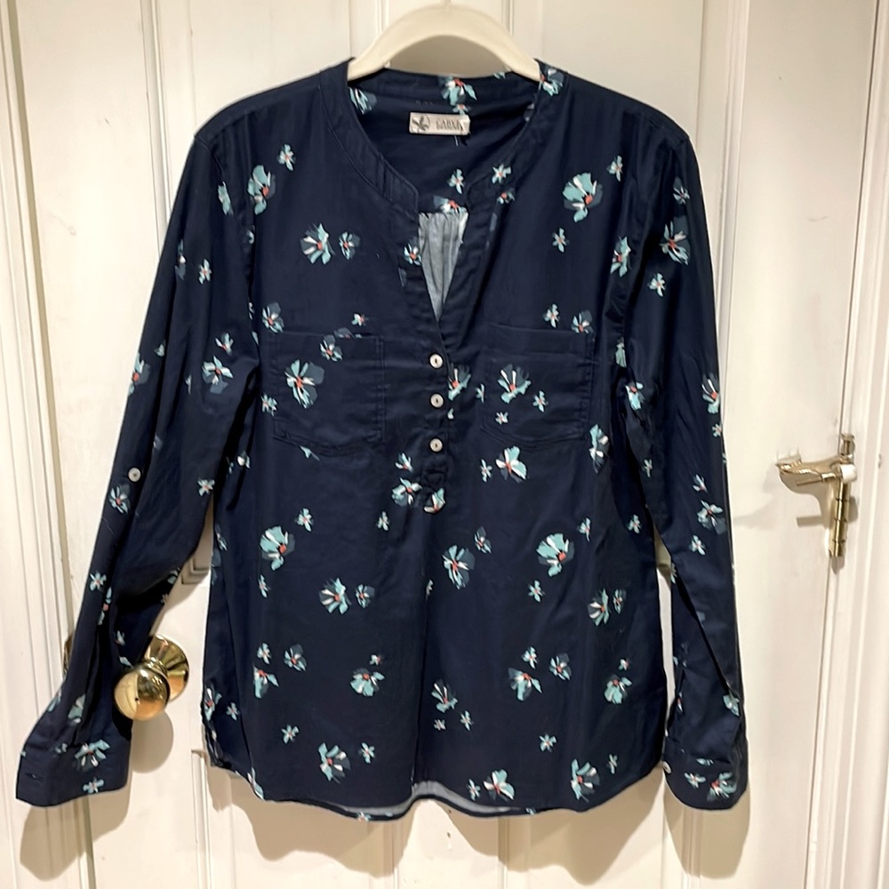 Perfect Carve navy blue V-neck top S